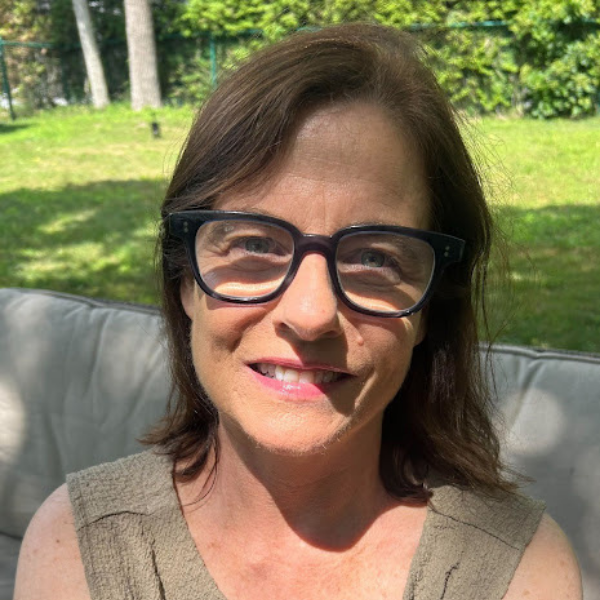 Ellie Hannibal Photo